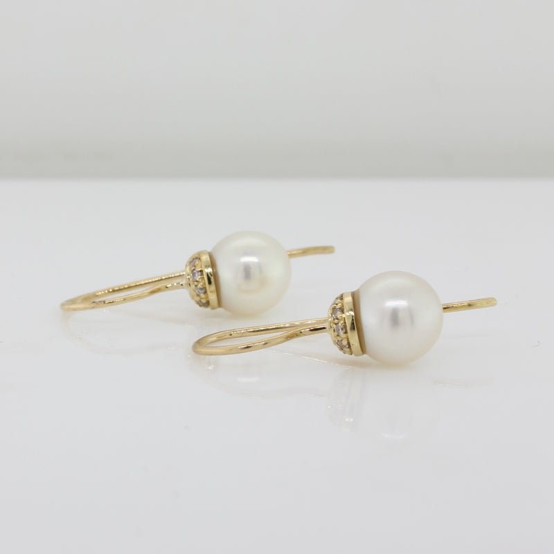 18 Carat Yellow Gold Diamond 12=0.06ct H/SI  7 to 7.5mm Akoya Pearl  AAA Shepherd Hook Earrings