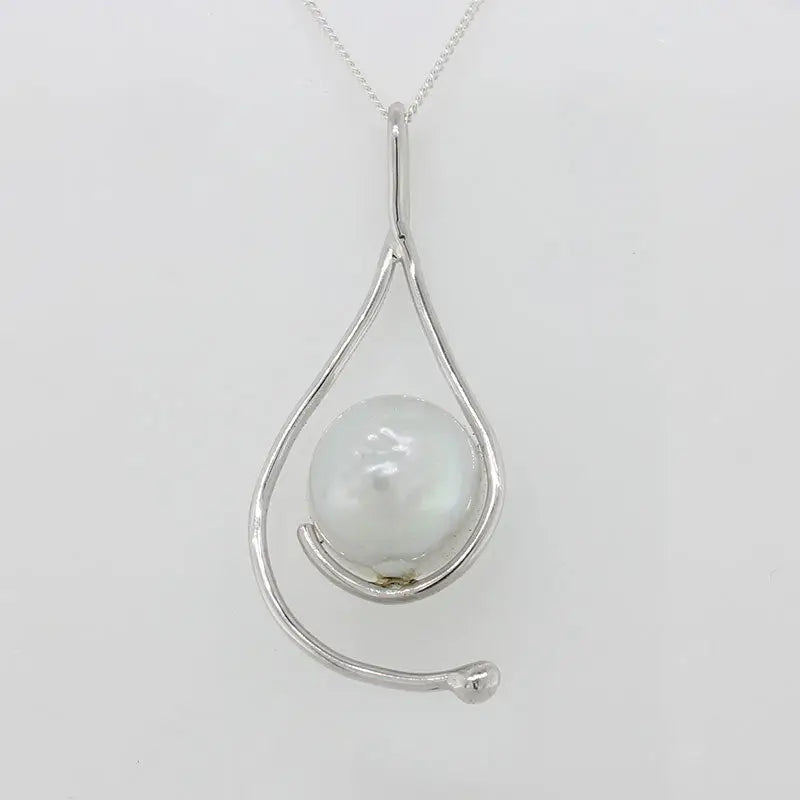 9 Carat White Gold Hand Made South Sea Cultured Pearl