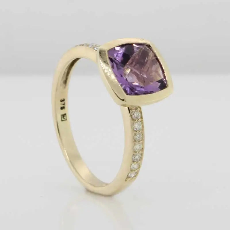 9 Carat Yellow Gold Amethyst Diamond .014 carat Dress Ring 