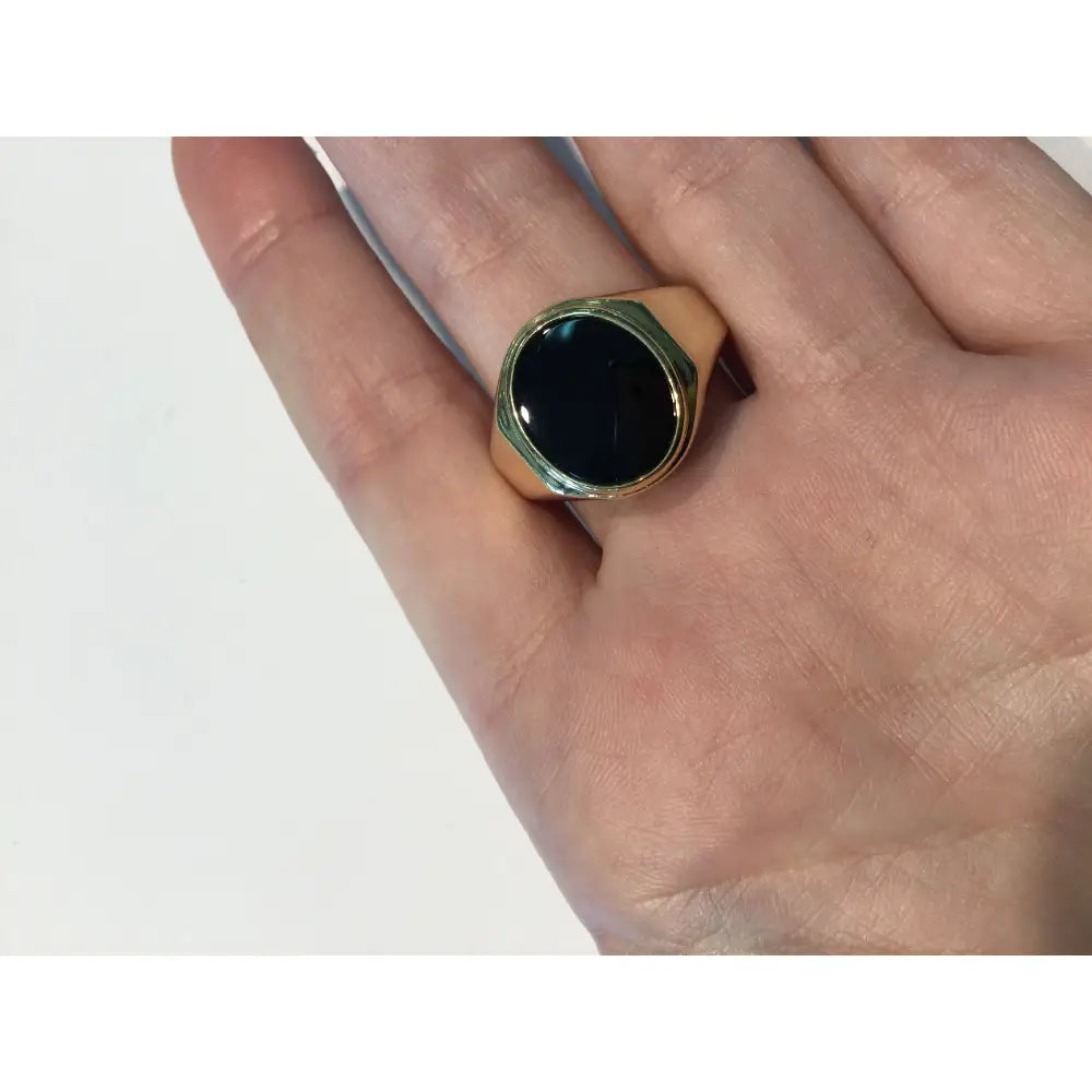 9 carat Yellow Gold Oval Onyx Ring