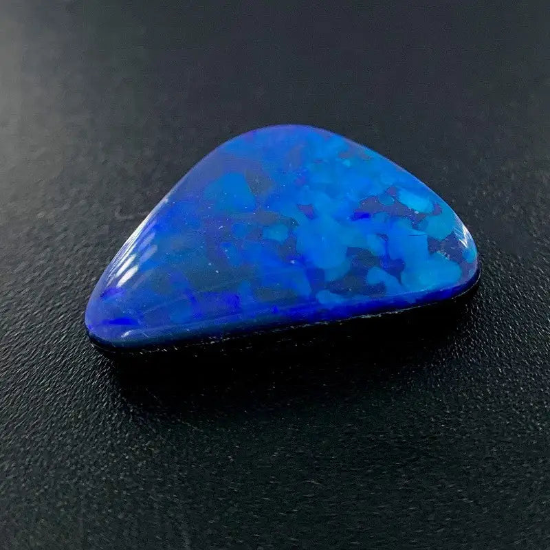 Opal Freeform Triangle, Blue / Black Colours White Cliffs