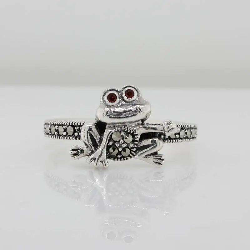 Sterling Silver Marcasite Frog with Garnet Eyes Ring Size P